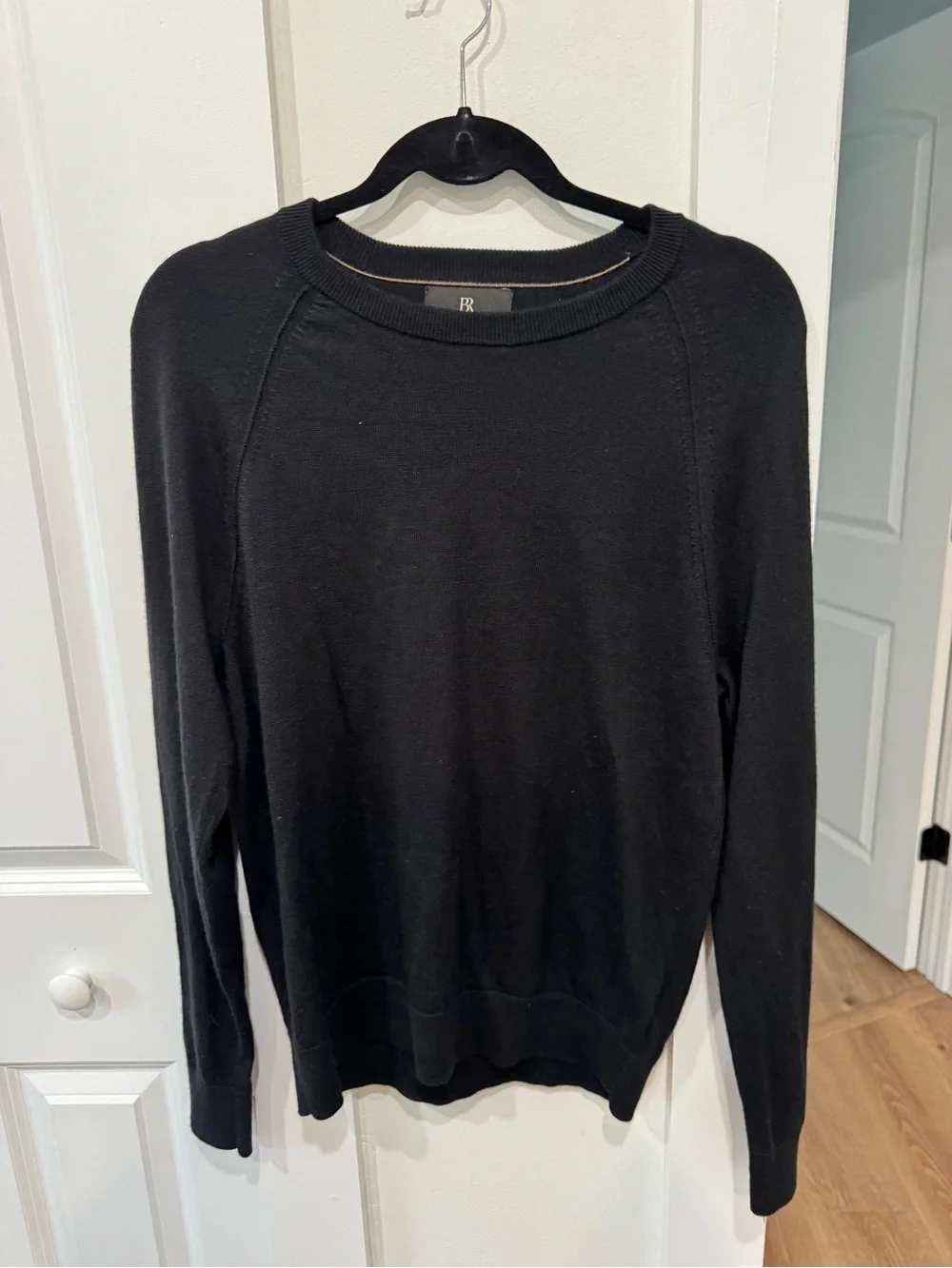 100% Merino Extra Fine Wool Banana Republic Men's Black Crewneck Sweater
